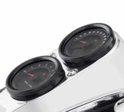 Harley Davidson Defiance Tank Anzeigenblende 5" Schwarz 5 Harley Davidson Defiance Tank Anzeigenblende 5" Schwarz -Harley Davidson Store 61400440 2