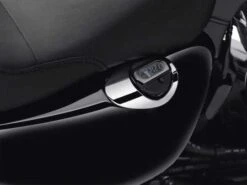 Harley Davidson Peilstab Für Ölstand & Öltemperatur Mit Beleuchtetem LCD, Schwarz 5 Harley Davidson Peilstab Für Ölstand & Öltemperatur Mit Beleuchtetem LCD, Schwarz -Harley Davidson Store 62700011 2